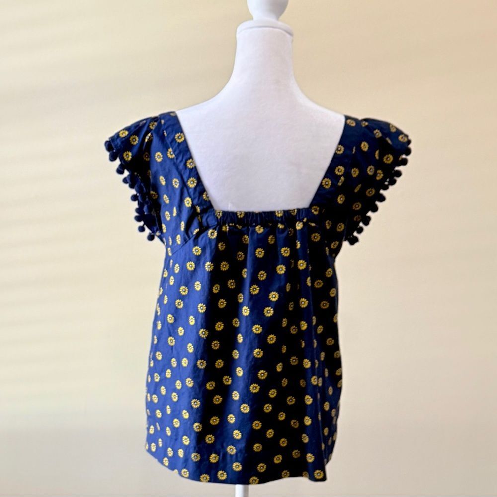 J. Crew Blue Smock Top Daisy Print
Square Neck Size 6 - Picture 3 of 8
